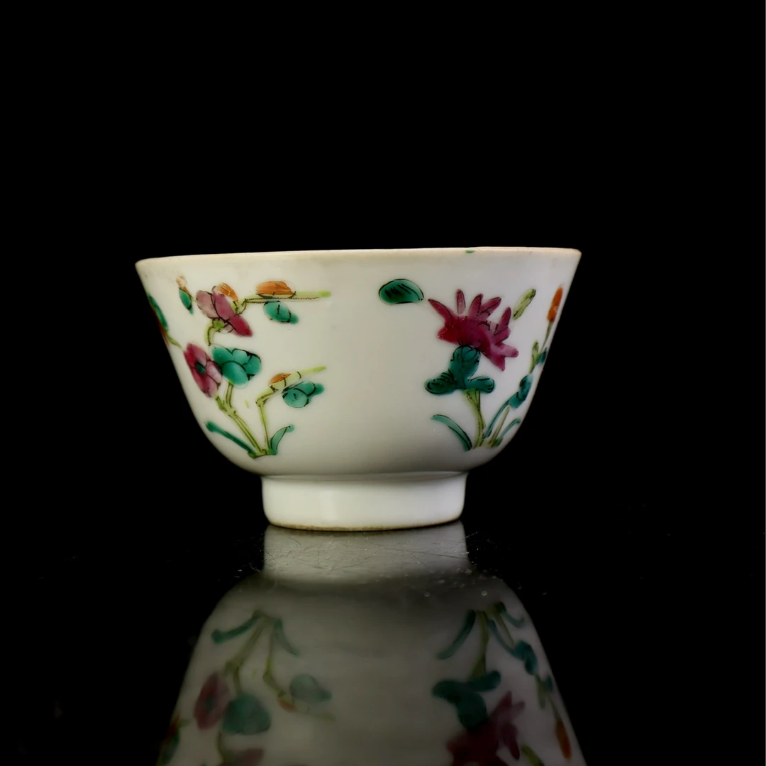 12.清晚期粉彩四季花卉纹杯
