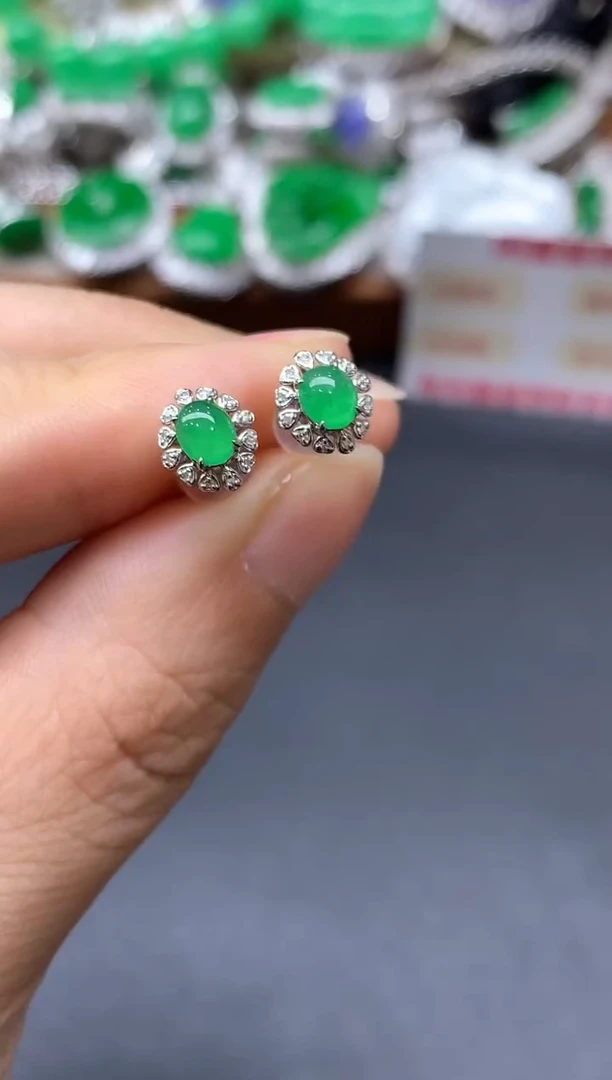 颈饰18K金镶嵌翡翠480-中国好珍宝