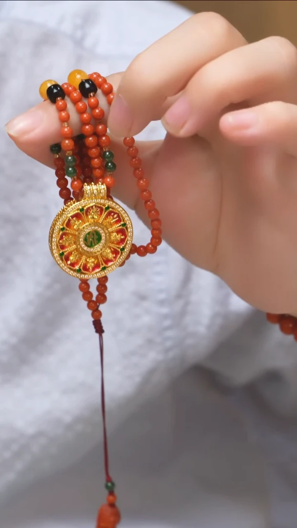 18K金镶嵌南红玛瑙珠宝奇石