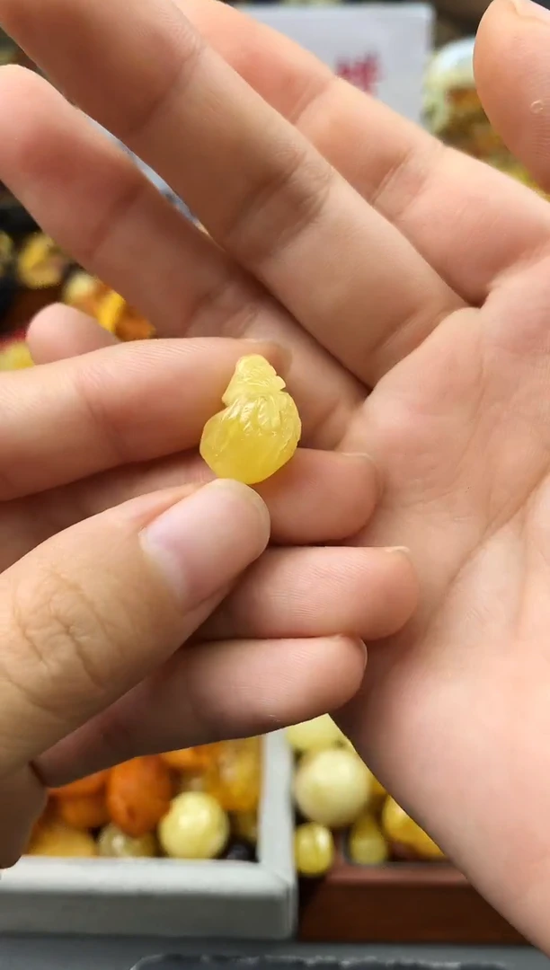 未镶嵌琥珀珠宝奇石7