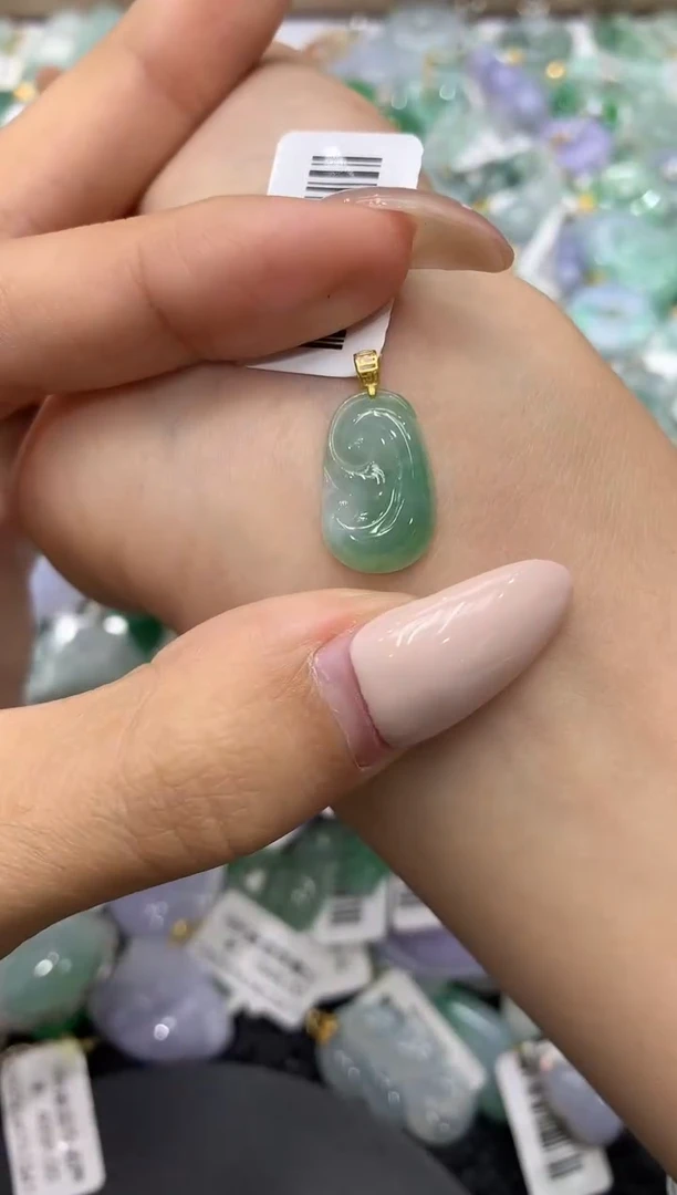 颈饰18K金镶嵌翡翠111111111111