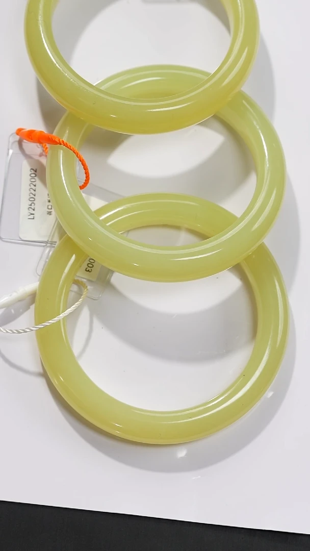 和田玉手镯未镶嵌和田玉黄口手镯多样性发一件