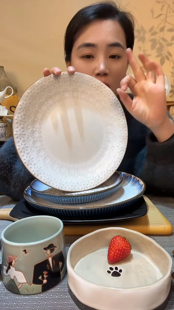 【闪购商品】瓷片10.5英寸浮雕盘 微瑕介意勿拍