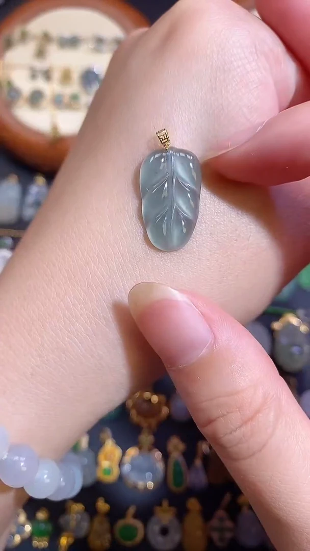 翡翠18K金镶嵌颈饰天然A货翡翠