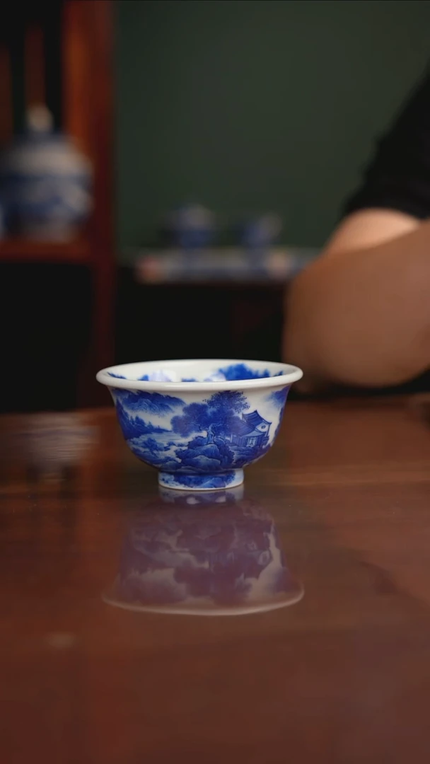 晓月窑青花山水压手杯
