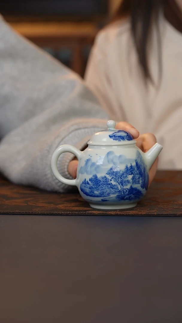 青花山水小壶 青花山水小壶