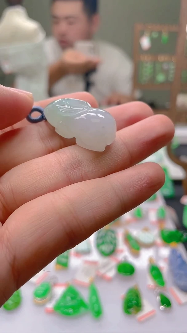 翡翠未镶嵌颈饰24小时鉴赏期 超时不退不换