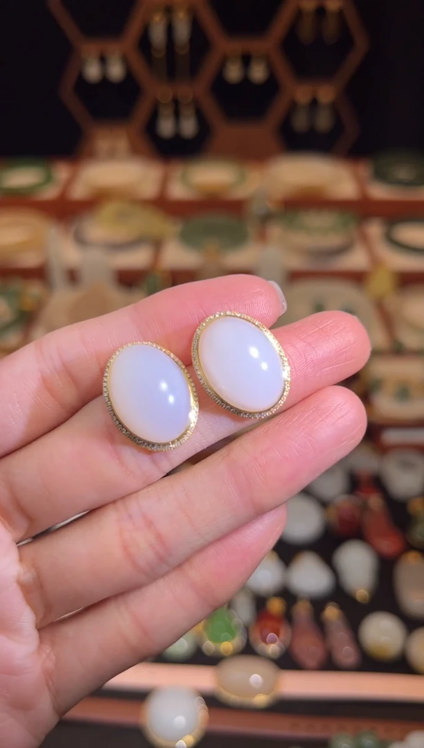 18K金镶嵌和田玉耳饰精品