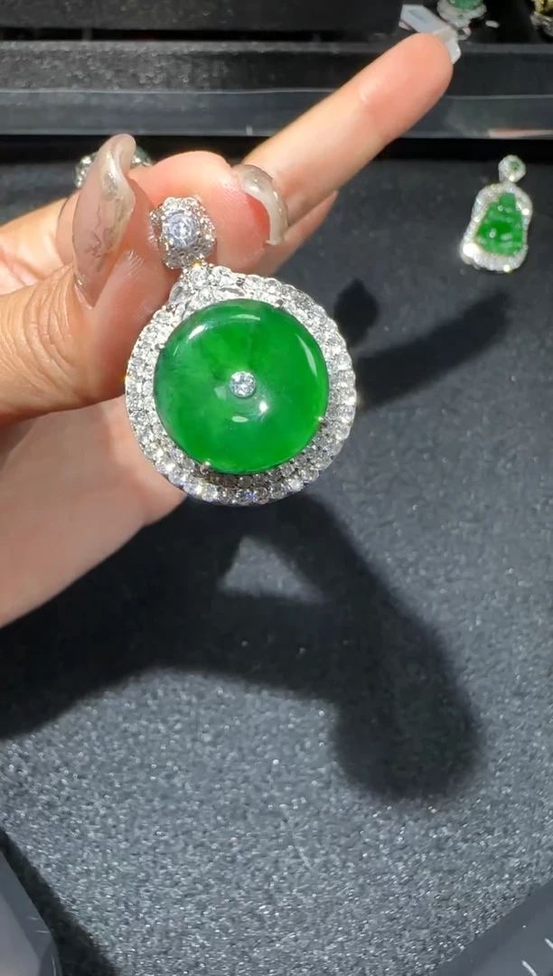 【闪购商品】翡翠吊坠(赠链)未镶嵌多样性发货拍一发一