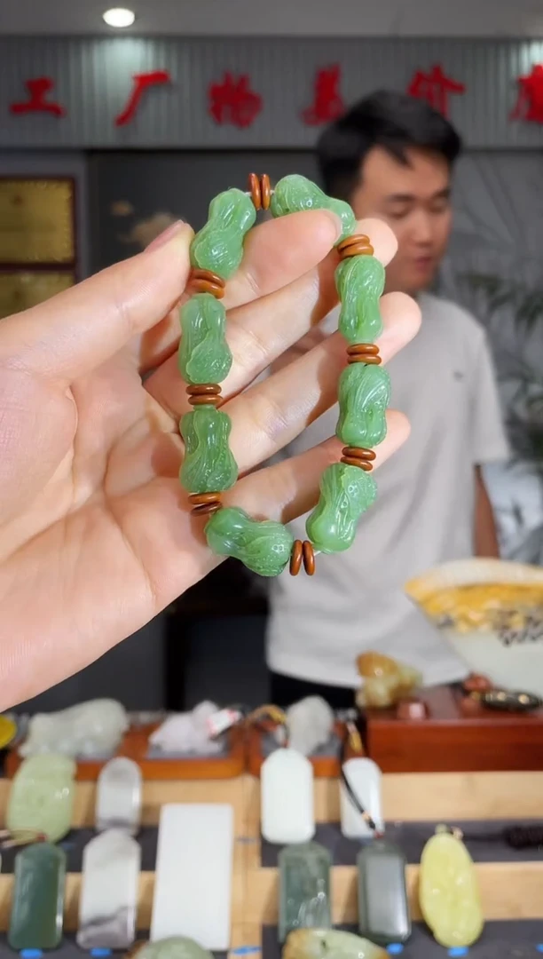 和田玉未镶嵌颈饰1