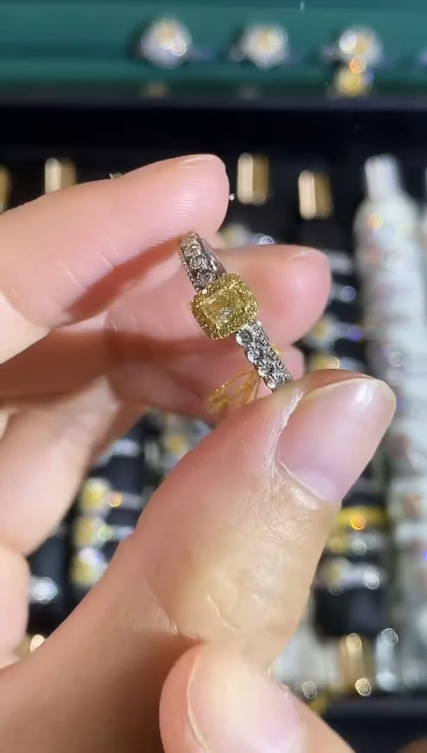 18K金镶嵌戒指钻石888