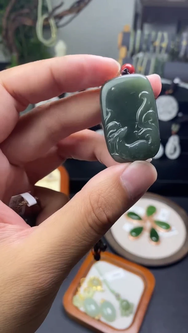 颈饰未镶嵌和田玉1