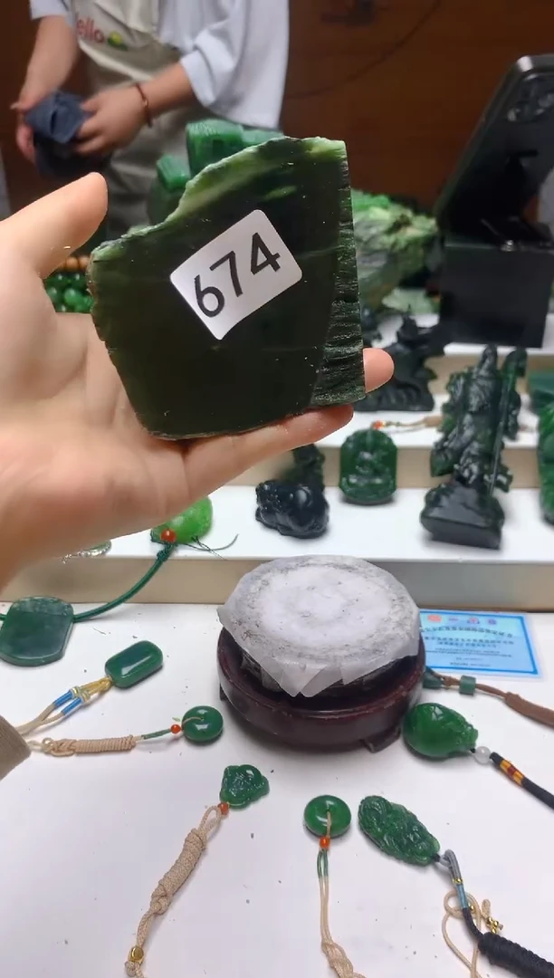 未镶嵌和田玉（碧玉）珠宝半成品0