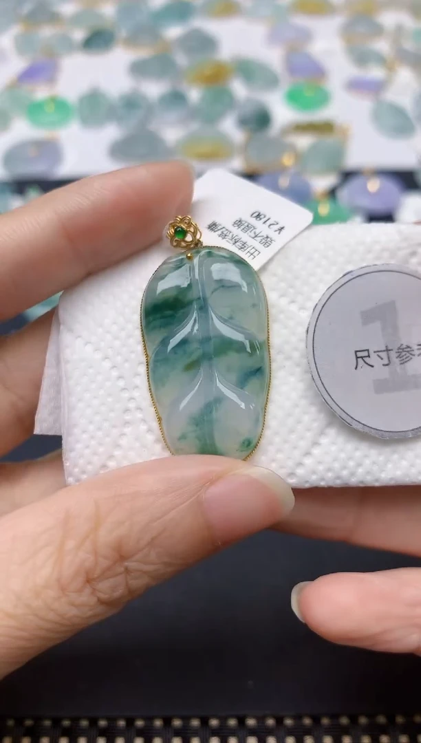 翡翠18K金镶嵌颈饰天然缅甸A货翡翠