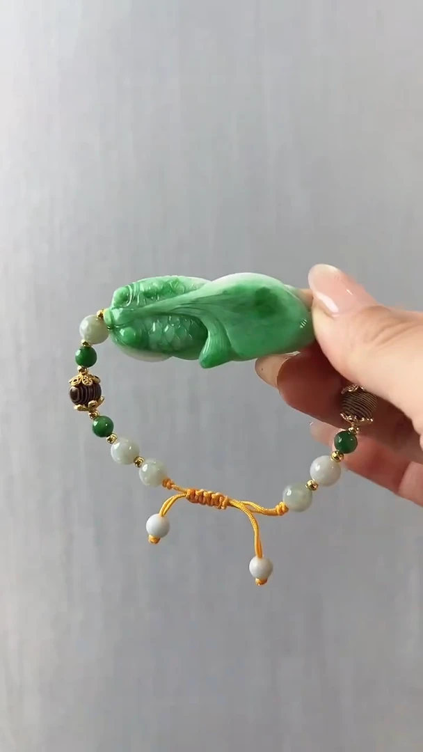 颈饰未镶嵌翡翠鱼