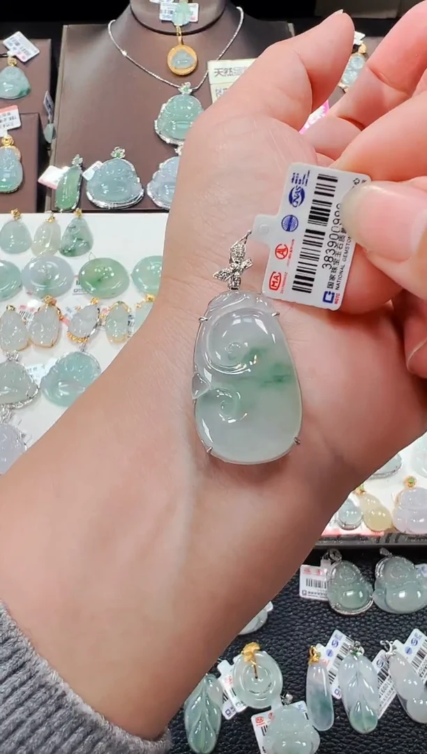 【闪购商品】翡翠吊坠(不含链)18K金镶嵌如意吊坠989