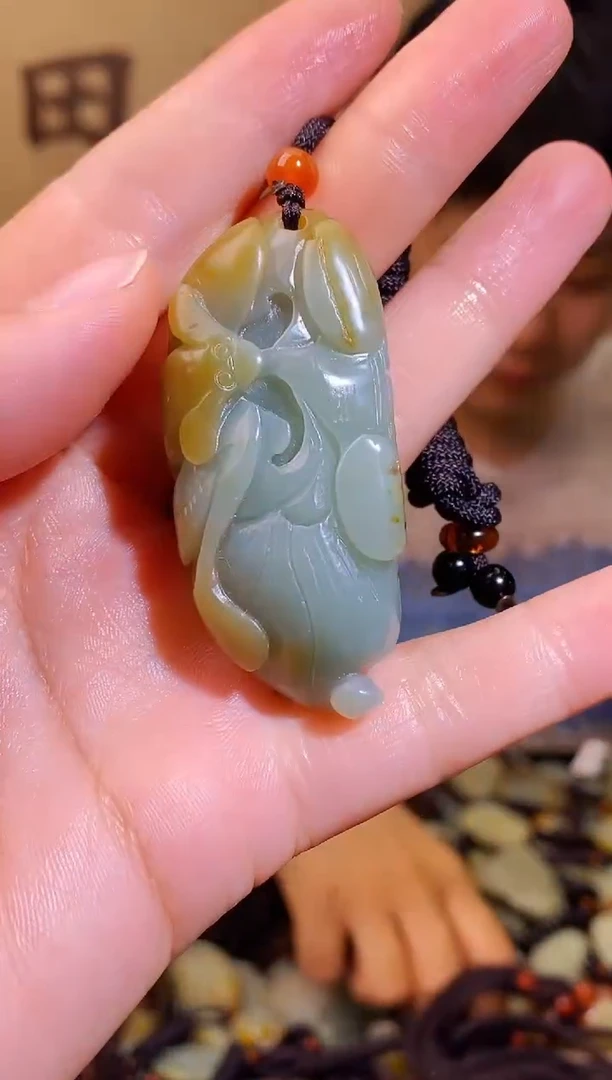 和田玉未镶嵌颈饰1