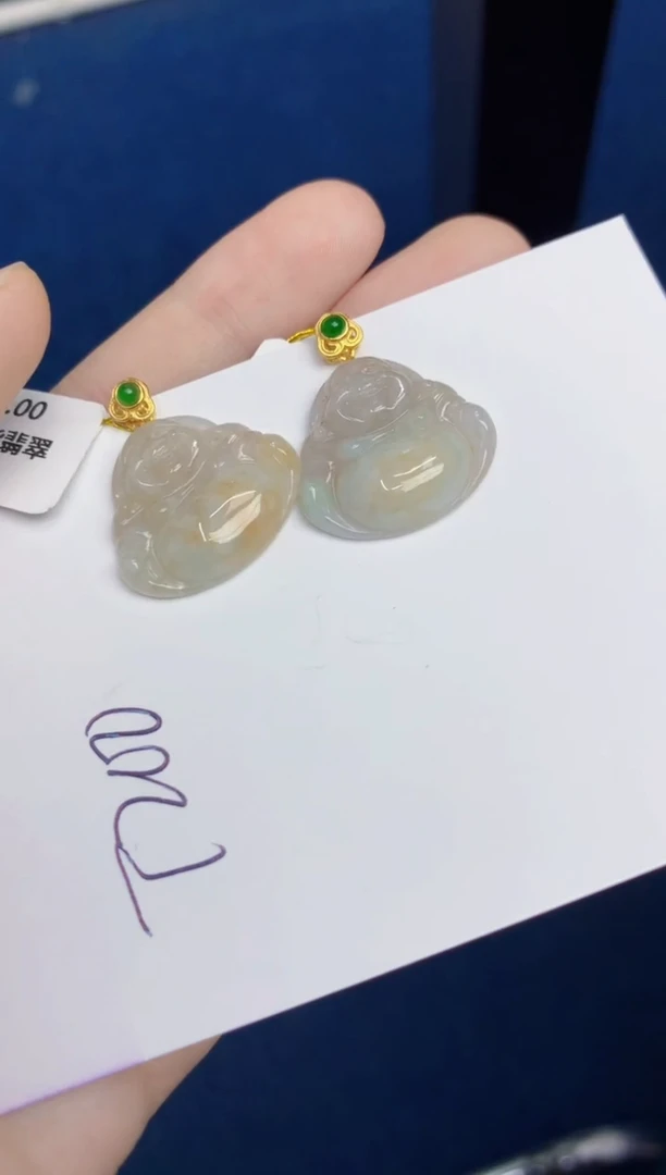 翡翠未镶嵌颈饰多样性发其一