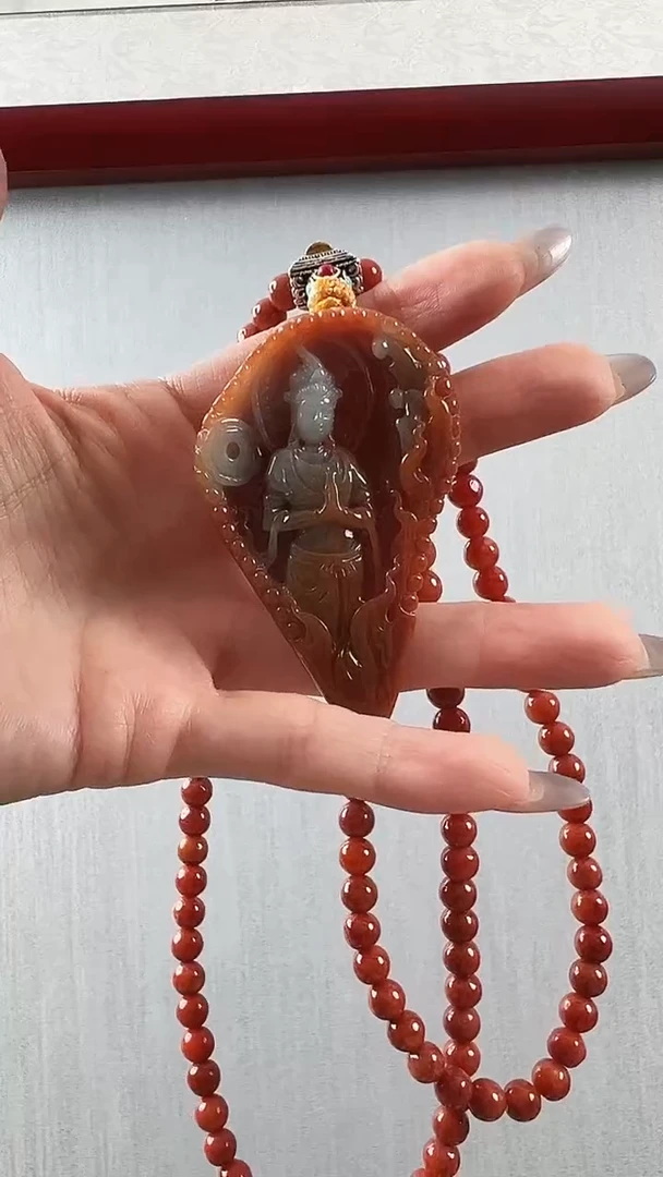 翡翠未镶嵌颈饰观音