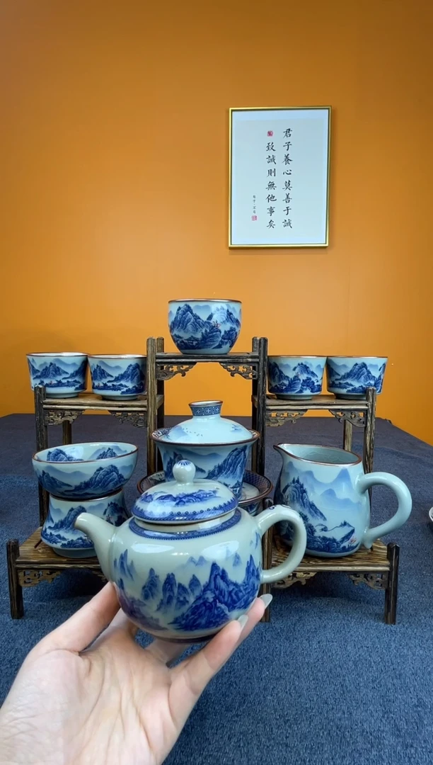 握****！景德镇釉里红8件加壶