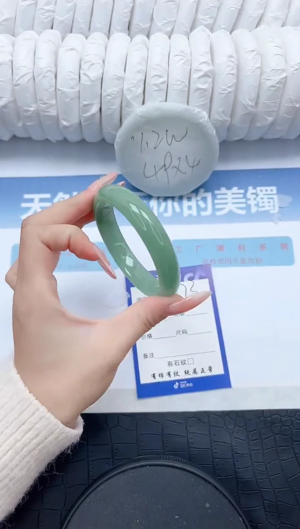 【闪购商品】石英质玉手镯未镶嵌173-58.2