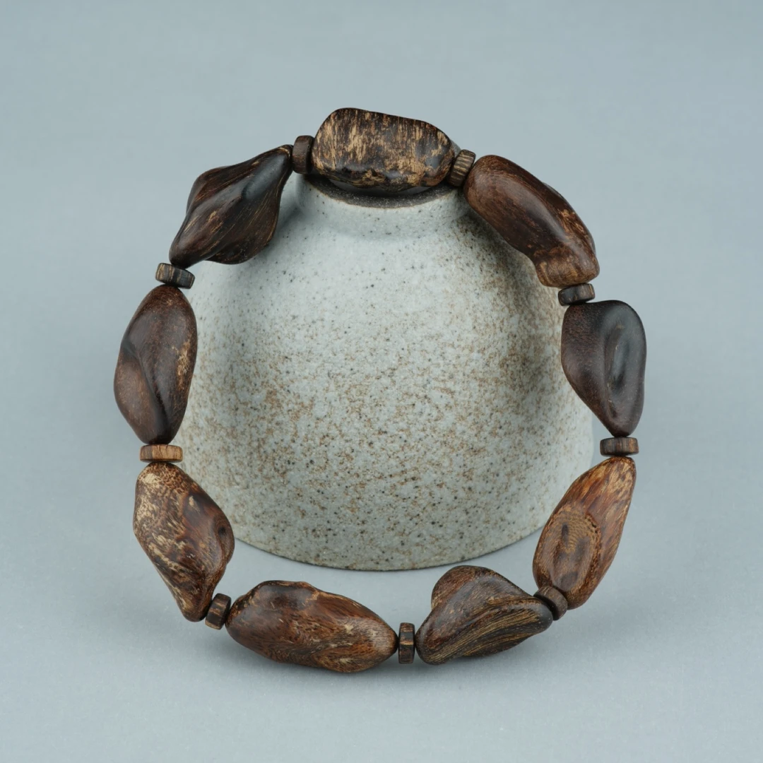 沉香达拉干瘤疤随型沉水收藏级沉香手串17.65克