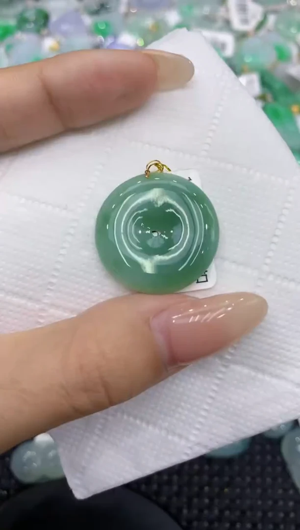 翡翠18K金镶嵌颈饰111111111111