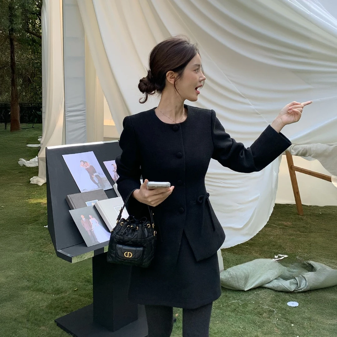 韩系赫本风时尚毛呢套装女秋冬小香风圆领蝴蝶毛呢外套半裙两件套