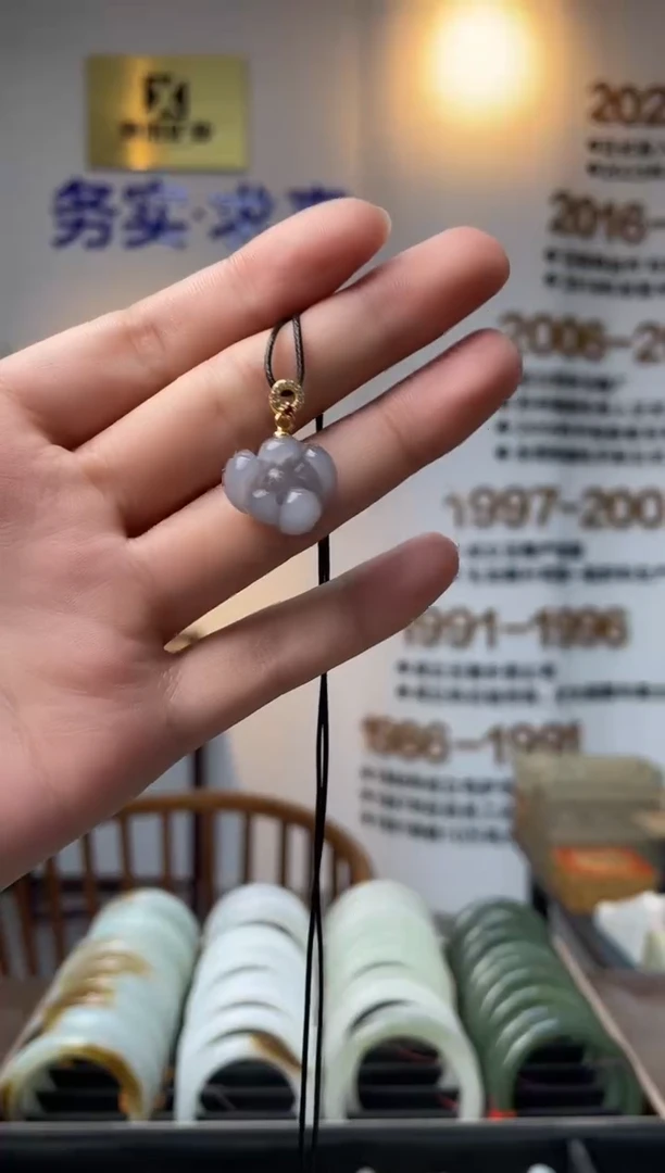 颈饰银S925镶嵌和田玉烟紫荷花吊坠一件