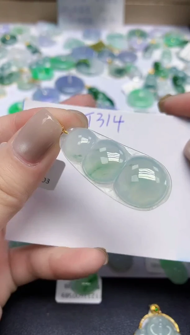 颈饰18K金镶嵌翡翠天然缅甸翡翠A货翡翠百元以上9元证书费自理