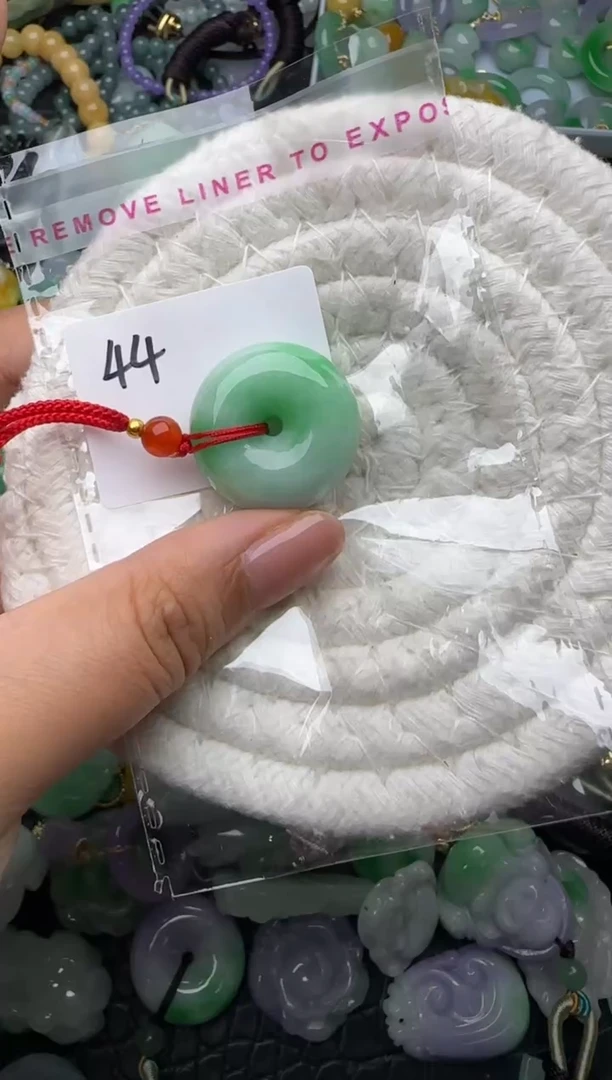 颈饰未镶嵌翡翠缅甸翡翠吊坠