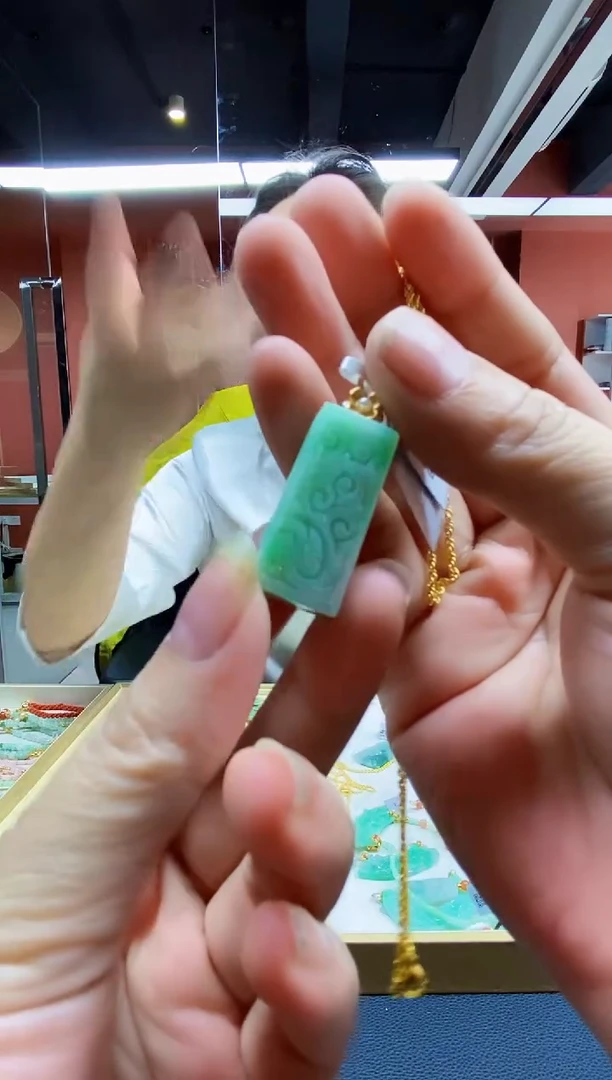 颈饰未镶嵌翡翠吊坠