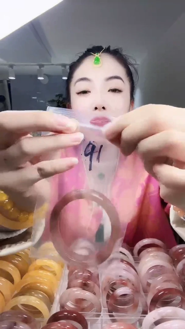 未镶嵌手镯石英质玉新疆金丝玉桃花酿手镯58圈口