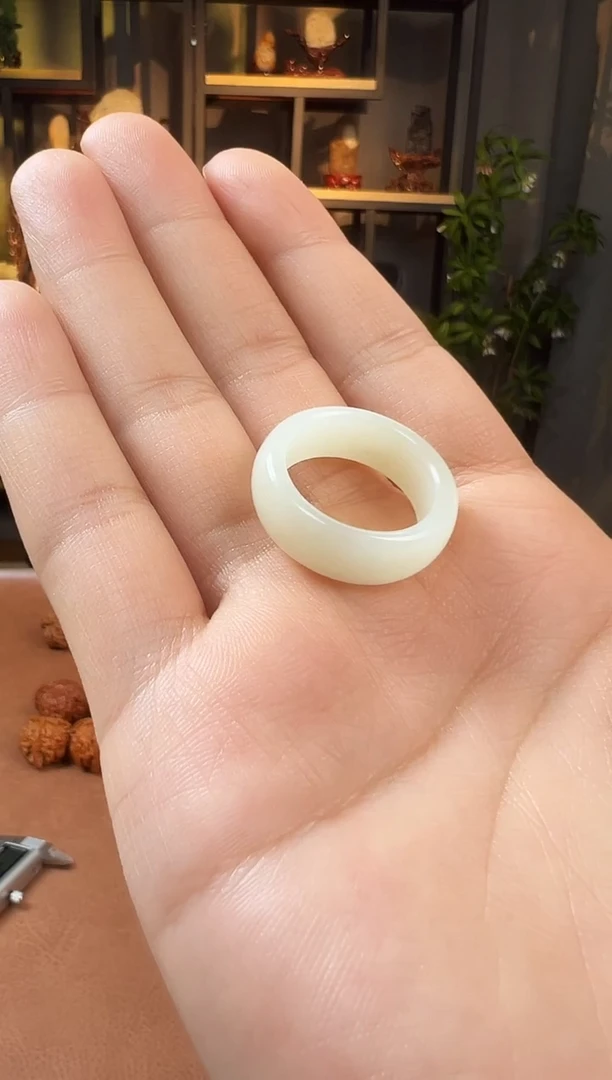 未镶嵌戒指和田玉戒指