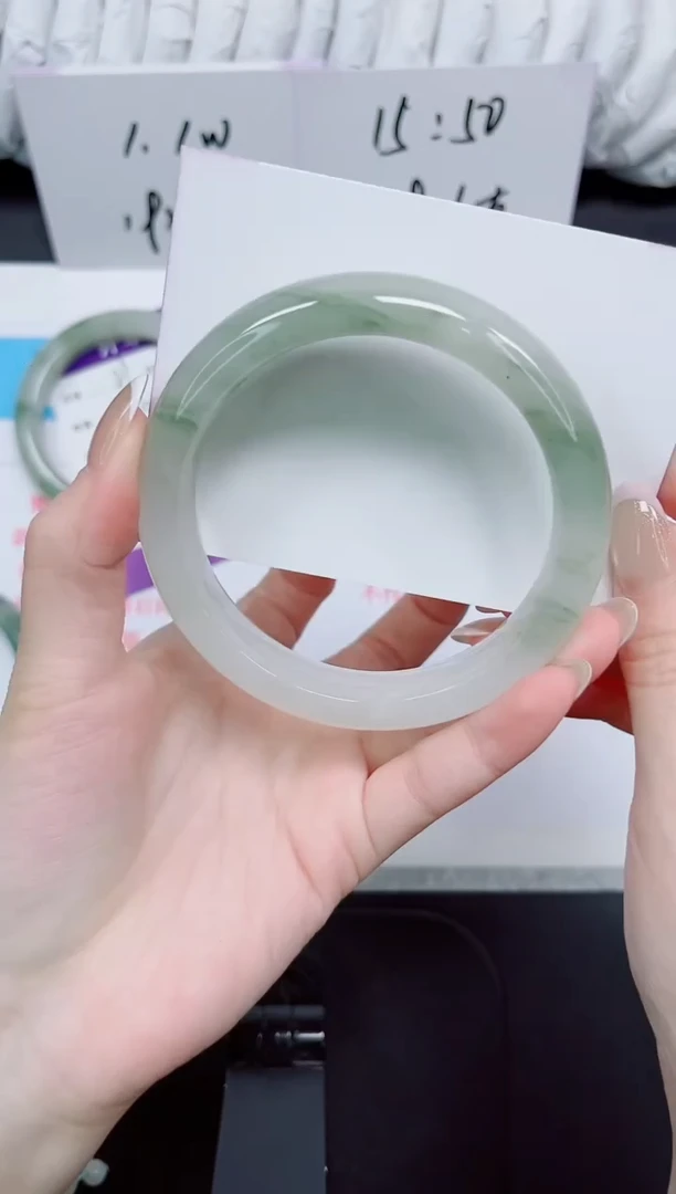 石英质玉手镯未镶嵌90