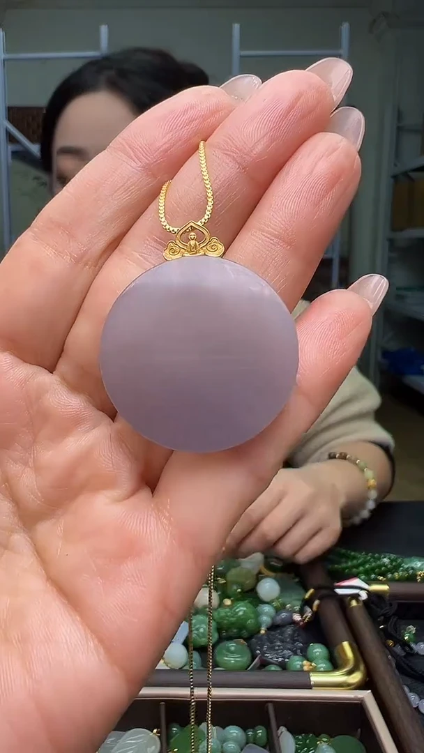 颈饰18K金镶嵌和田玉(多样性发货.发其一）11.05.38