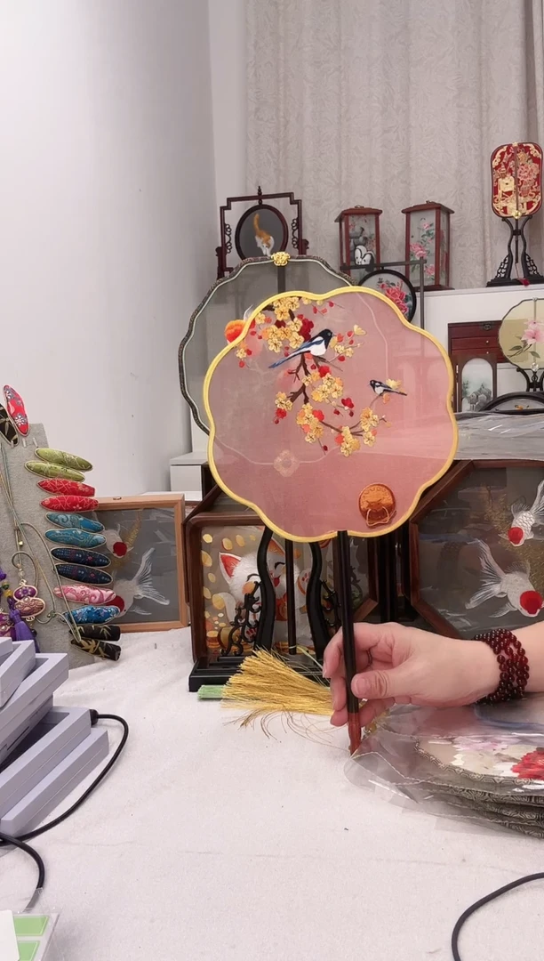 扇子苏绣作品手工团扇