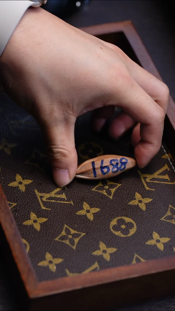 【闪购商品】橄榄核吊坠苏工橄榄核