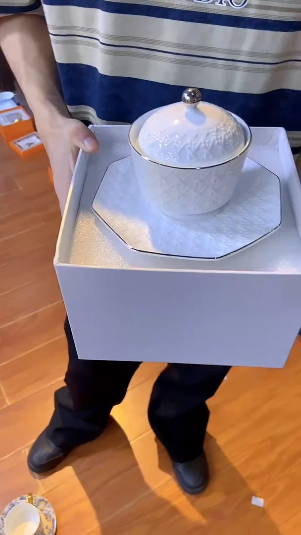 杯鸿辉家品牌瓷器，京东包邮！