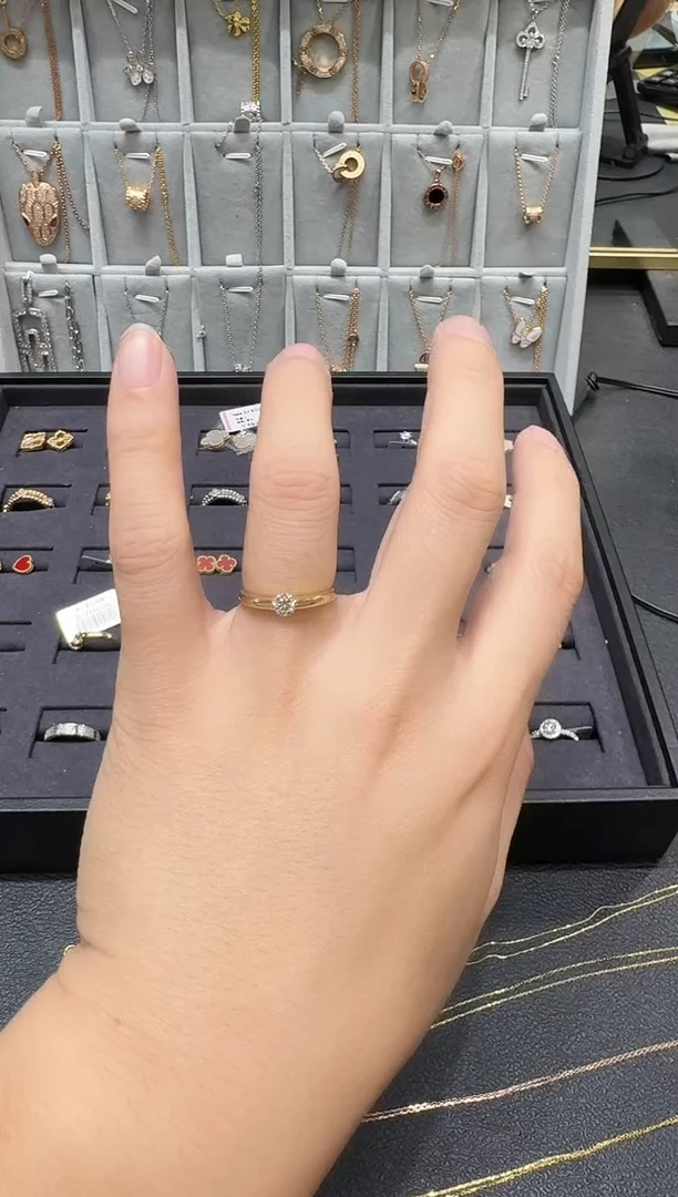 18K金镶嵌戒指钻石?40分泥鳅背戒指