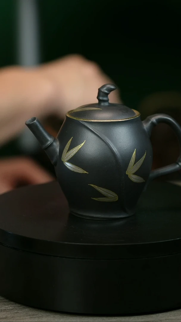茶壶紫砂开**我H2268邵建东贴叶竹瓶