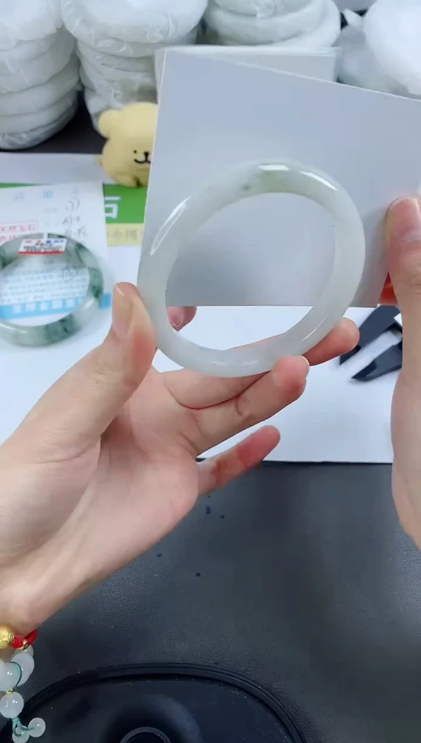 【闪购商品】石英质玉手镯未镶嵌178-57