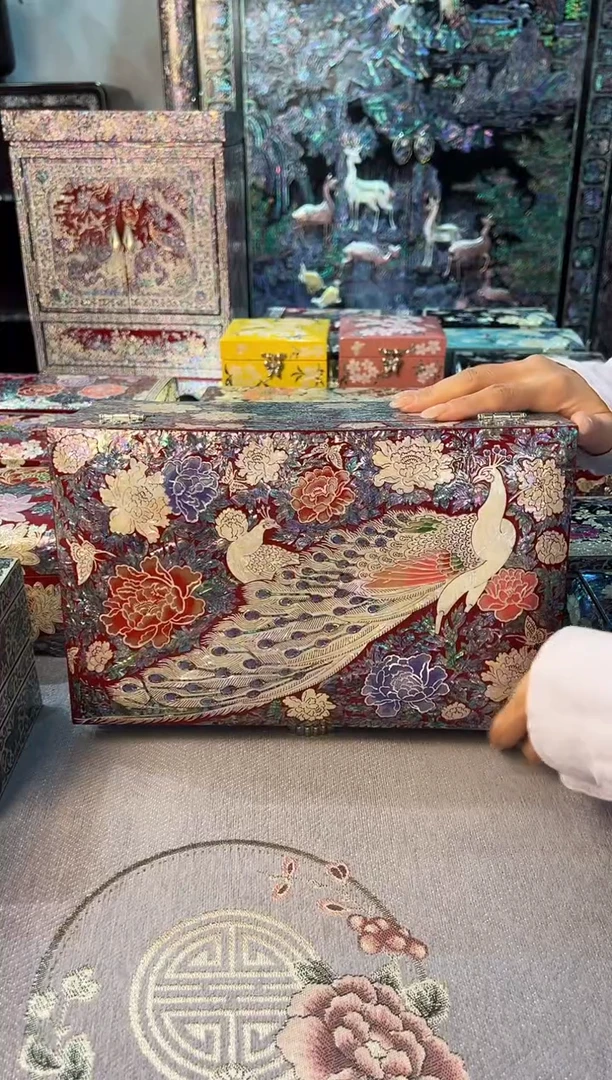 红底全满螺·弘贝雅螺钿漆器文化馆