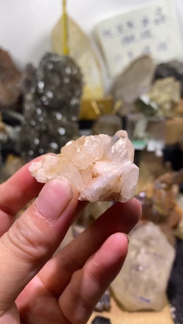 水晶珠宝半成品未镶嵌8号金口河晶簇