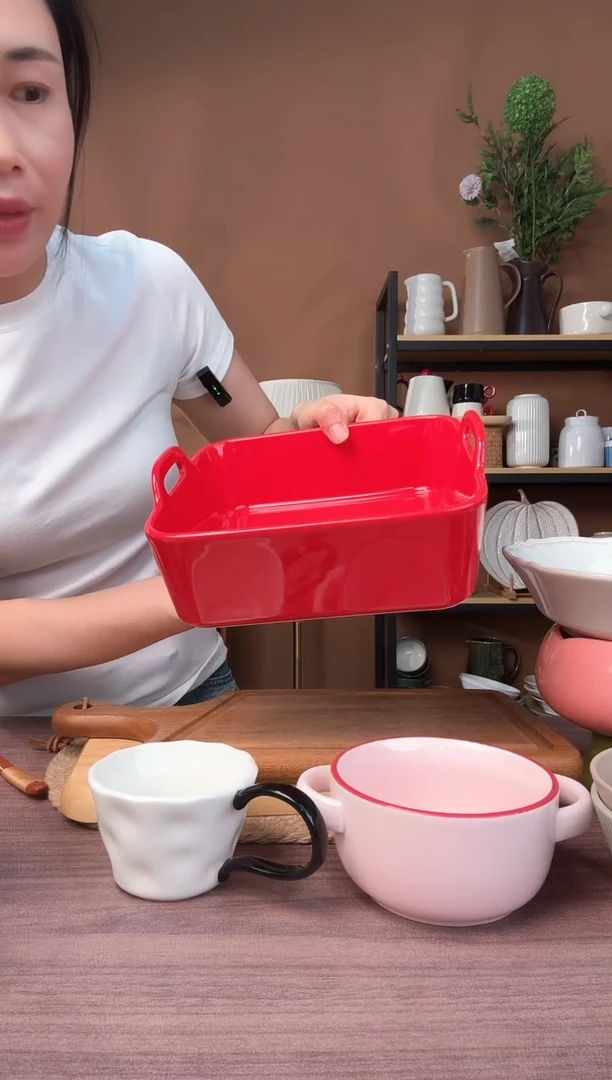 陶瓷9英寸亮红双耳方碗微瑕