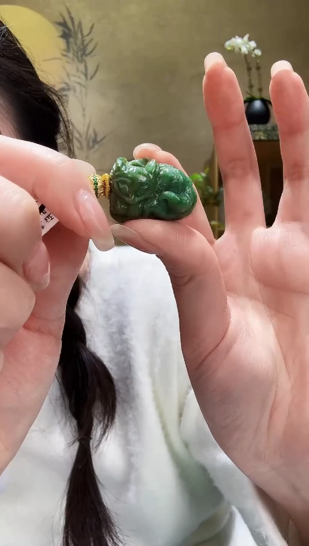 颈饰未镶嵌翡翠吊坠