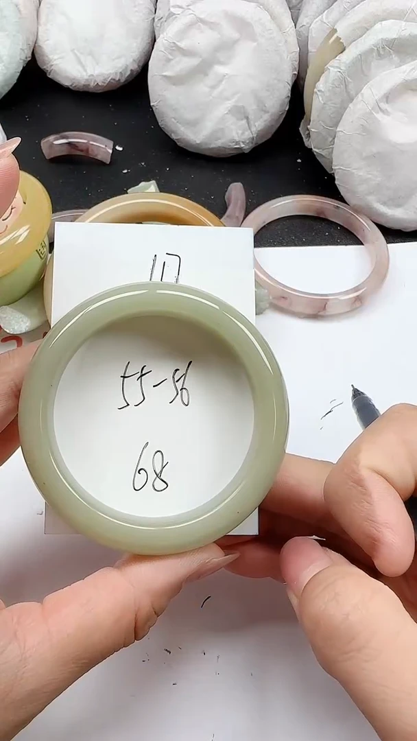 石英质玉手镯未镶嵌117+5556