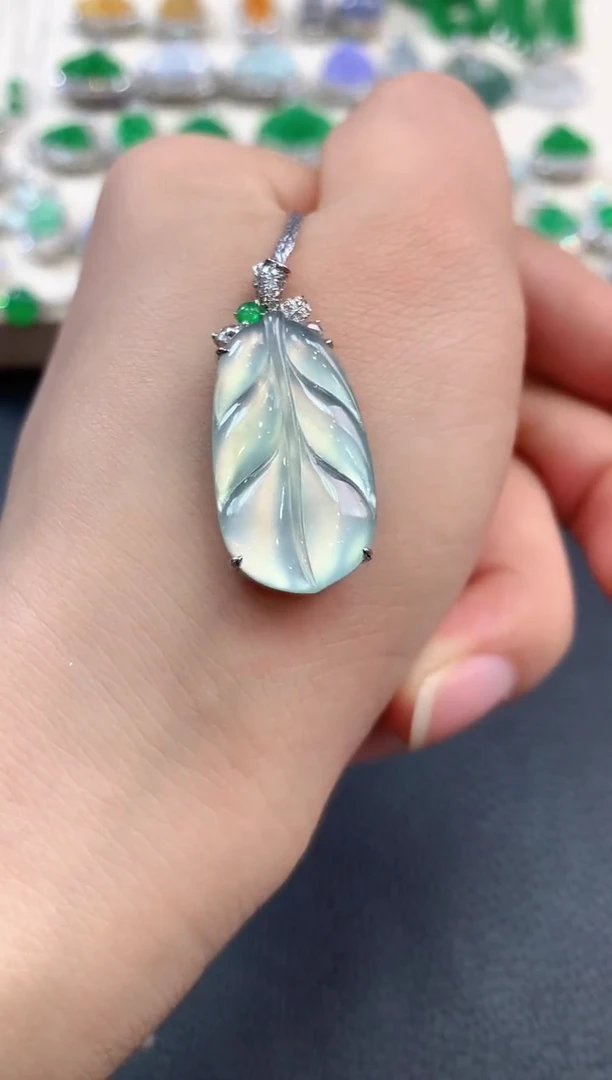 【闪购商品】翡翠吊坠(不含链)18K金镶嵌b70       1