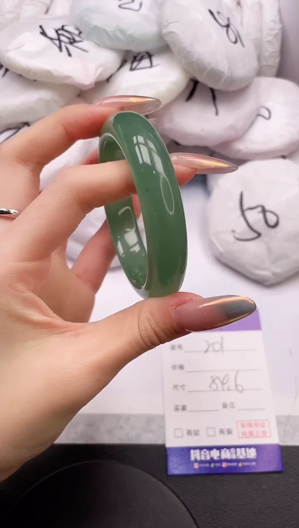 【闪购商品】石英质玉手镯未镶嵌21K201-54