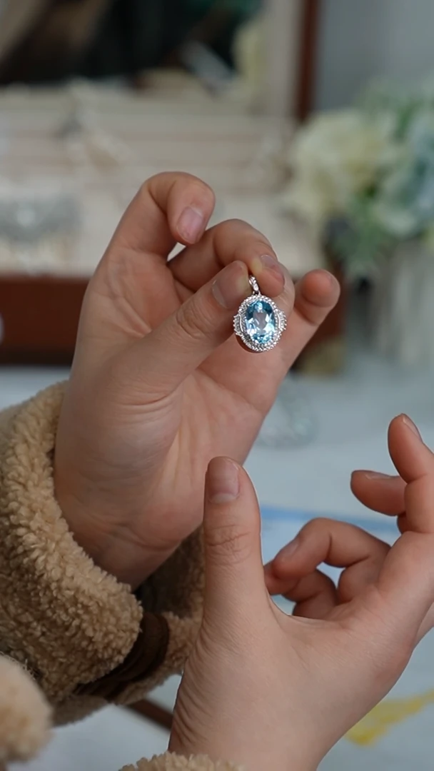 【闪购商品】吊坠(不含链)托帕石银S925镶嵌吊坠